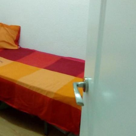 Apartamento En Legazpi De 3 Dormitorios Pequenos Madrid Bagian luar foto